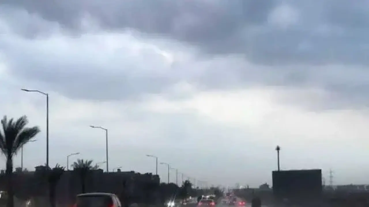 الأرصاد تحذر من أمطار غزيرة وسحب كثيفة تغطي مناطق متفرقة بالبلاد غدا